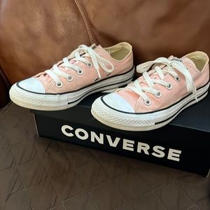 Women’s size 6 (Mens 4) Converse Chuck Taylor All Star Ox “Storm Pink” color.